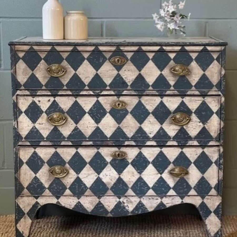 Small Georgian Chest of Drawers (early 19th century)