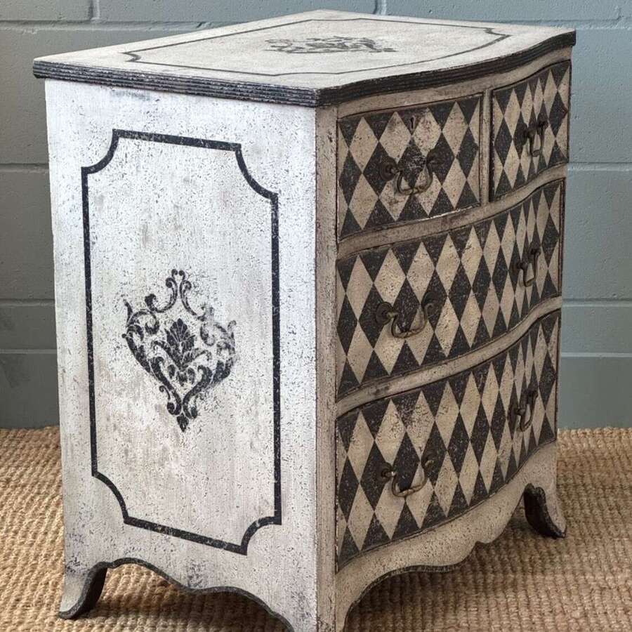 Oak Chest of Drawers (English early 20th century)​